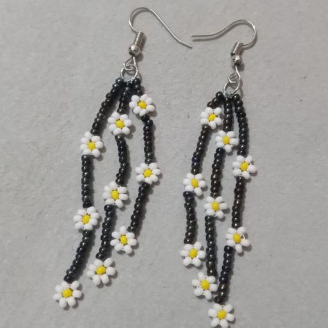 DIY earrings making with seed bead/Long earrings design/Daisy Chain Long Seed Bead Earrings Diy, Seed Bead Jewelry Diy Earrings, Seed Bead Daisy Earrings, Seed Bead Jewelry Earrings, Seed Bead Earring Ideas, Seed Bead Patterns Earrings, Seed Bead Ideas Diy, Daisy Seed Bead Pattern, Seed Bead Earrings Ideas