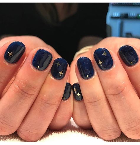 This is the ultimate Ravenclaw nail look. Nagellack Trends, Star Nail Art, Star Nails, Dream Nails, Funky Nails, Nail Polishes, Blue Nails, French Nails, Swag Nails