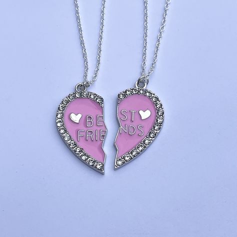 Matching Chains For Best Friends, Besties Necklace Aesthetic, Matching Necklaces For Best Friends, Pink Necklaces, Cute Best Friend Gifts, Best Friends Necklace, Bestie Board, Friends Necklace, Bff Necklace