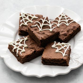 Simple Frosting, Brownies Chewy, Delicious Halloween Desserts, Gluten Free Halloween, Halloween Brownies, Brownies Recipes, Pumpkin Brownies, Leftover Halloween Candy, Easy Frosting