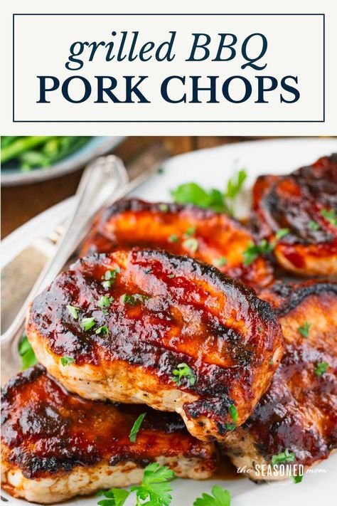 The best summer meal! Whether you're entertaining friends for a cookout or just preparing a quick weeknight dinner, these juicy and tender grilled bbq pork chops always win rave reviews. Best Grilled Pork Chops, Barbecue Pork Chops, Cheese Cornbread, Pork Chop Recipes Grilled, Bbq Pork Chops, Easy Pork Chop Recipes, Pork Chop Dinner, Grilled Pork Chops, Summer Meal