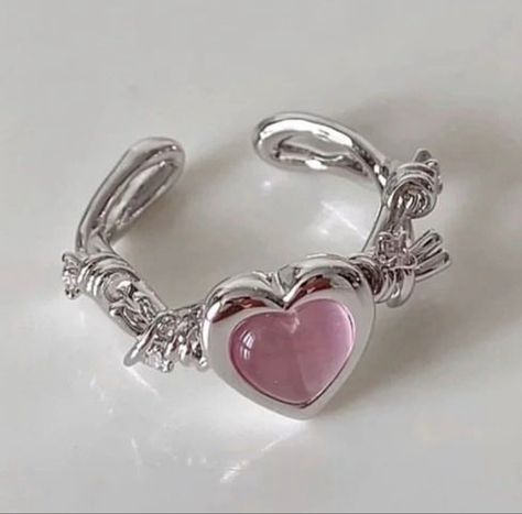 Rings Aesthetic Pink, Y2k Jewelry Rings, Coquette Jewelry Rings, Cute Pink Rings Aesthetic, Ring Y2k, Pink Jewellery Aesthetic, Rings Aesthetic Heart, Y2k Jelewery, Pretty Rings Aesthetic