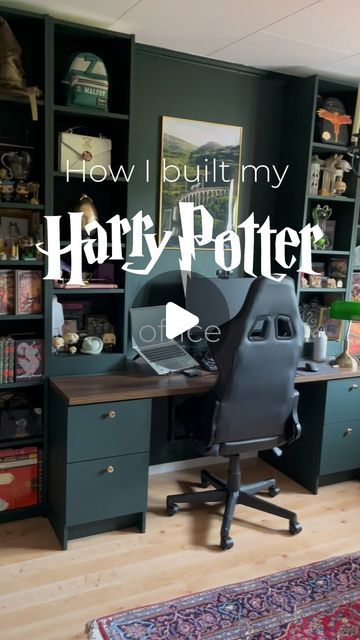 Jennifer | MAGICAL MISCHIEF ϟ - Harry Potter content creator on Instagram: "How I built my Slytherin office! 🐍  The most questions I get about my room are the paint color and where the wallpaper is from so I figured I’d make a video showing how I managed to create this room. It took about 3 months of planning, researching and building it, and even longer to find all the right furniture and decor. Most of the decor is bought second hand, and the gallery wall mostly consists of photos I’ve taken myself (which can be found in the link in my bio).  I’ve just started the renovation of ANOTHER Harry Potter room, this time it’s a ravenclaw common room style nursery! Make sure to hit the follow button to follow along the process 🦅  #harrypotter #slytherin #slytherinpride #slytherinaesthetic #har Harry Potter Wallpaper Wall, Harry Potter Aesthetic Office, Hogwarts Office Ideas, Harry Potter Study Room, Harry Potter Interior Design Inspiration, Harry Potter Style Room, Harry Potter Office Decor Ideas, Harry Potter Paint Colors, Harry Potter Home Library