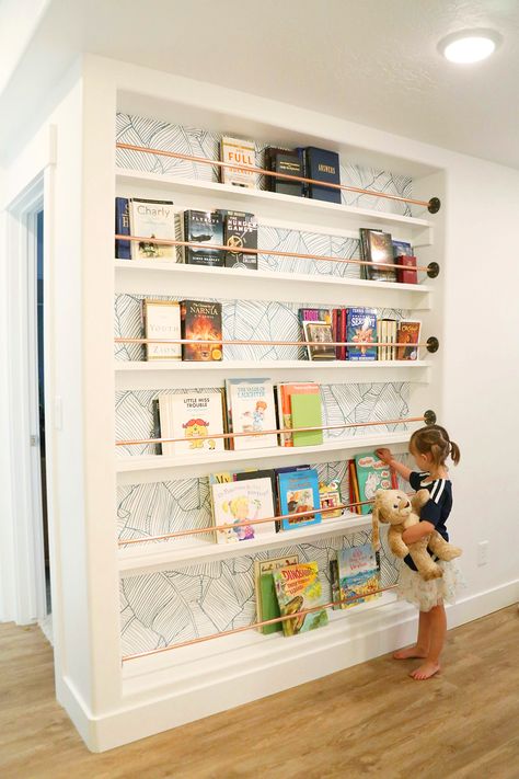 Nook Area Ideas Spaces, Hallway Play Area, Attic Toy Room, Toy Library Ideas, Hallway Library Ideas, Play Room Kid Design, Homeschool Area Ideas Small Spaces, Kids Room Design Small Space, Kids Study Room Ideas