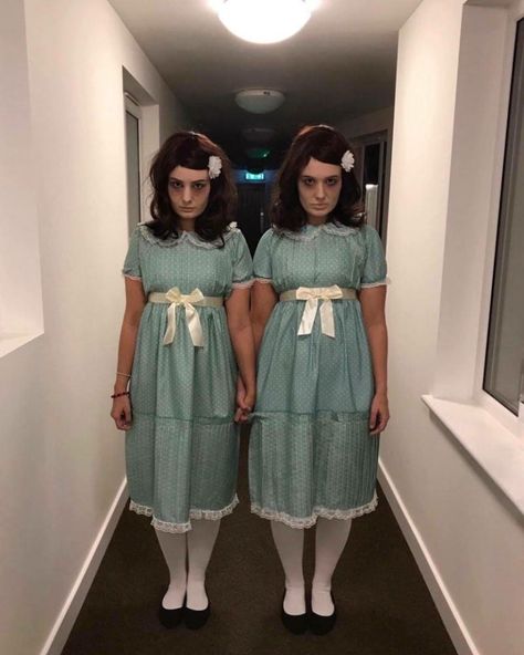 Twins Halloween Costumes For Women, Grady Twins Makeup, Woman Scary Costume, Shining Twins Makeup, Scary Twin Halloween Costumes, Haunted House Costumes Women, Halloween Twins Costumes, Creepy Twins Costumes, The Shining Halloween Costume