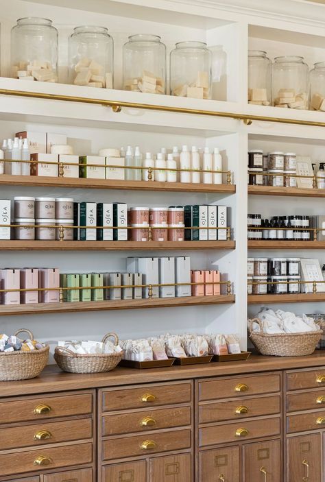 Wellness Shop Design, French Store Design, Bath Store Display, Wellness Store Design, Apothecary Store Design, Fabric Store Aesthetic, Salon Display Ideas, Soap Shop Display, Shop Design Idees Boutiques