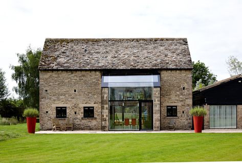 15 unforgettable British barn conversions | homify Stone Barn Conversion, Modern Barn Conversion, Barn Conversion Exterior, Modern Windows And Doors, Barn Conversion Interiors, Golf House, Rural Housing, Mountain Property, Stags Head