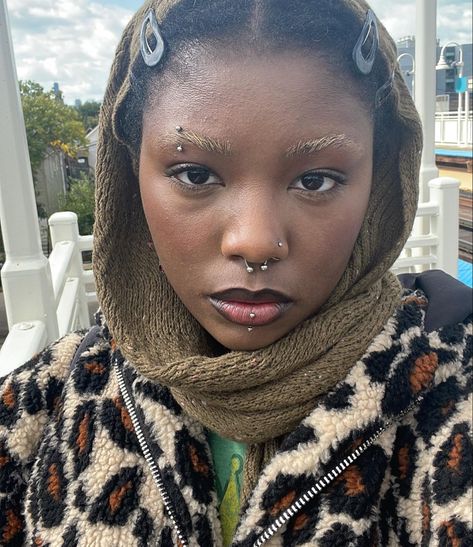 Eyebrow Piercing No Eyebrow, Eyebrow Piercing On Black Women, Left Eyebrow Piercing, Eyebrow And Septum Piercing, Lip And Eyebrow Piercing, Cool Face Piercings, Eyebrow Percinings, Vertical Labret Piercing Black Women, Different Face Piercings