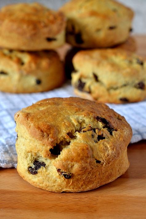 Fruit Scones - Baking with Granny Scones Recipe Uk, Fruit Scones Recipe, Perfect Scones Recipe, Fruit Scones, Scones Recipe Easy, Homemade Scones, Uk Recipes, Scottish Recipes, Scones Recipe