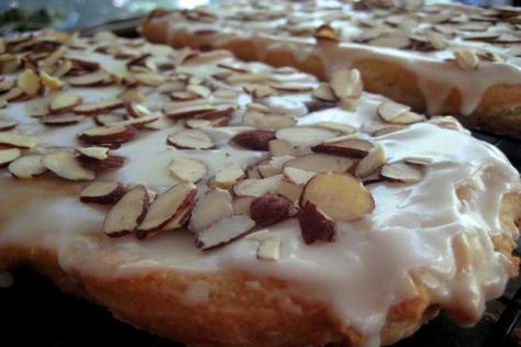 Danish Puff Recipe, Almond Danish, Danish Puff, Almond Puff, Almond Pastry, Puff Recipe, Breakfast Sweets, Danish Food, Puff Pastry Recipes