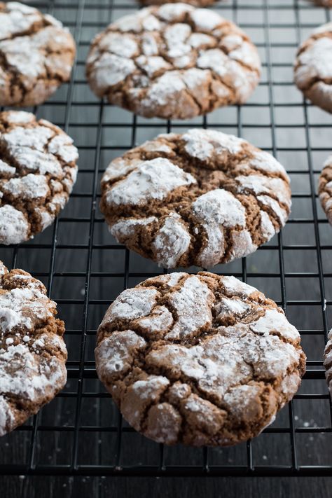 Ginger Crinkle Cookies, Christmas Crinkle Cookies, Christmas Bakes, Sugary Treats, Crackle Cookies, Chocolate Christmas Cookies, Crinkle Cookies Recipe, Cookie Crunch, Baking Fun