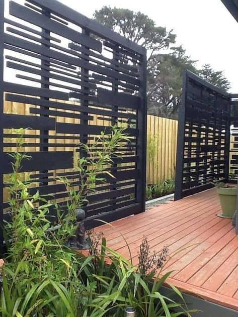 Having a patio or backyard is a fantastic feeling, especially on those warm summer days and cool evenings. However, some people may have the issue of ... | Go for a Stunning Black Statement Wall Gate With Vines, Modular Fence Panels, Inexpensive Privacy Fence Ideas, Pagar Modern, Backyard Privacy Screen, Yard Privacy, Black Fence, Patio Privacy, Privacy Fence Designs