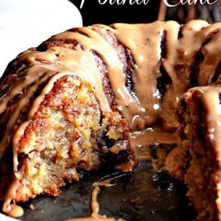 Caramel Pound Cake, Brown Sugar Pound Cake, Brown Sugar Caramel, Box Cake Recipes, God Mat, Think Food, Pound Cake Recipes, Eat Dessert First, Yummy Sweets