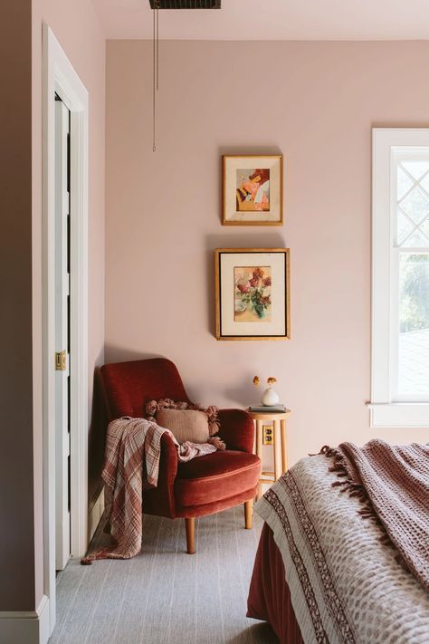 A Bunch Of Really Good Rooms Painted Pink Because It's Valentine's Day And We All Deserve It - Emily Henderson Guest Bathroom Update, Farmhouse Guest Bathroom, Best Bedroom Paint Colors, Eclectic Homes, Pink Paint Colors, Emily Henderson, Romantic Bedroom, Bedroom Paint Colors, Bathroom Update