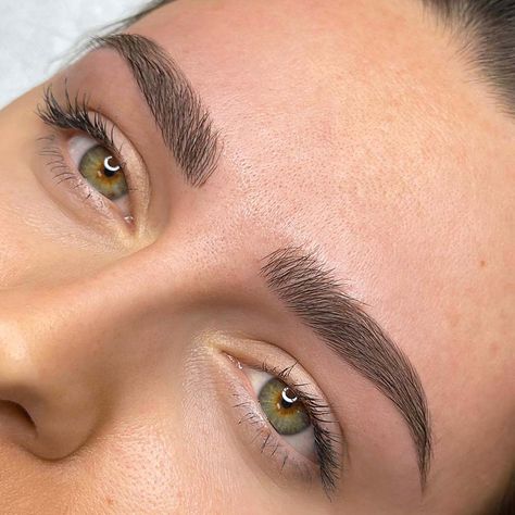 Straight Brows Microblading, Microblading Eyebrows Brunette, Natural Microblading Eyebrows Brown, Microblading Before And After, Types Of Microblading, Microblading Inspiration, Brow Tinting Before And After, Microblading Eyebrows Before And After, Natural Microblading Eyebrows