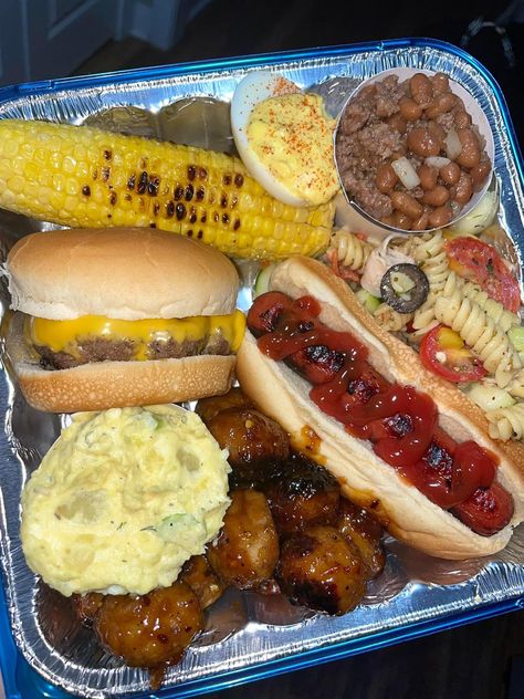 𝘍𝘖𝘓𝘓𝘖𝘞 @QUINTECIACHAA 𝘍𝘖𝘙 𝘔𝘖𝘙𝘌 𝘐𝘕𝘚𝘗𝘖💕 Bbq Plate Black People, Bbq Black People, Foods To Grill Outside, Black People Cookout Food, Party Menu Ideas Birthday, Cookout Food Black People, Picnic Food Ideas Black People, Bbq Food Ideas Party Summer, Baby Shower Food Ideas Black People