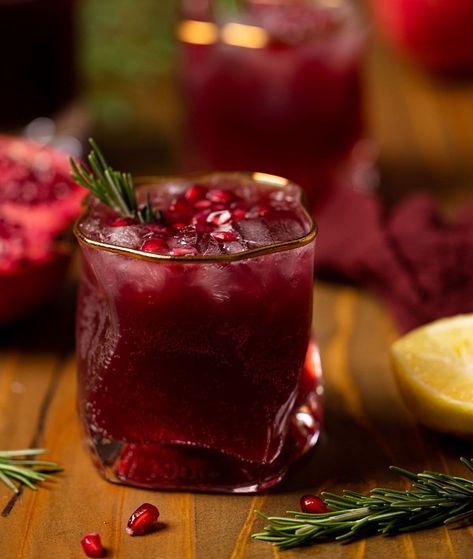 Holiday Pomegranate Ginger Mocktail Cranberry Ginger Mocktail, Thanksgiving Mocktail Punch, Cranberry Mocktail Recipe, Mocktails Pomegranate, Winter Mocktail Recipe, Ginger Ale Mocktail Recipe, Festive Mocktail Recipes, Christmas Mock Tails, Batch Mocktail Recipe