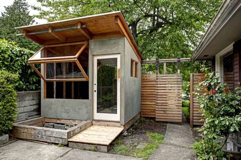 industrial studio shed - Trendir Bilik Idaman, Studio Shed, Backyard House, Modern Shed, Small Building, Backyard Studio, Cozy Backyard, A Small House, Backyard Office