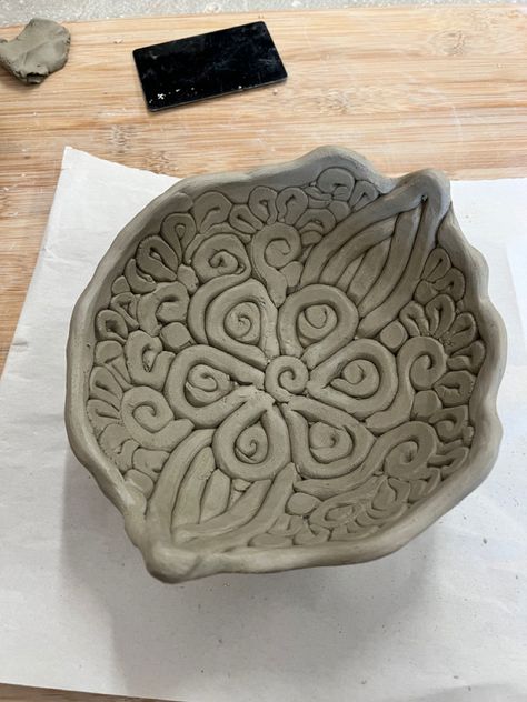 Coil Clay Pot Ideas, Coiled Bowls Ceramic, Clay Coil Bowls, Coil Clay Bowl, Coil Bowls Ceramic Ideas, Coil Bowl Ideas, Coil Clay Ideas, Coil Bowls Ceramic, Coiling Ceramics