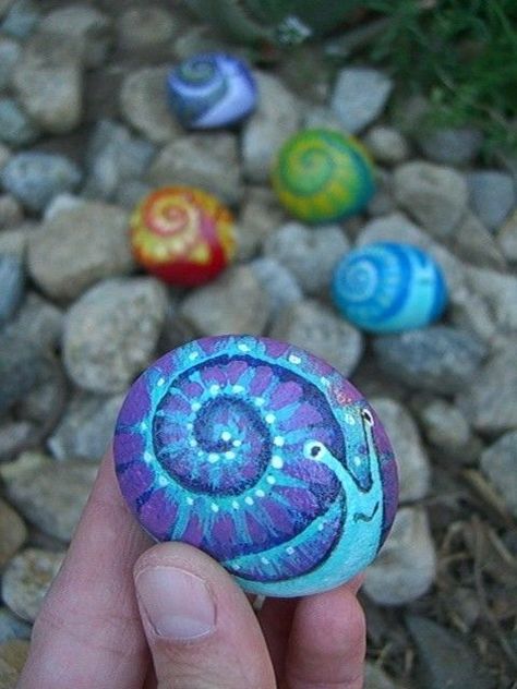 Easy Rock Painting Ideas, Easy Rock Painting, Rock Painting Ideas, Painted Rocks Craft, Painted Rocks Diy, Rock Painting Ideas Easy, Rock Painting Patterns, Paint Rock, Kindness Rocks