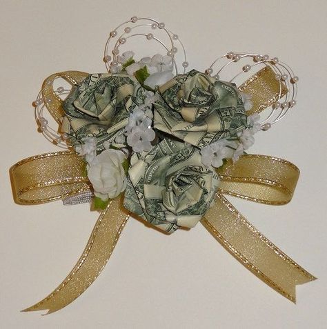 Money Corsage, Diy Leis, Money Roses, Flowers Money, Flowers At Wedding, Candy Messages, Lei Ideas, Money Creation, Origami Money