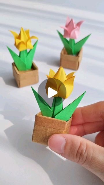 Crafts To Do With Paper Easy, Paper Crafts Drawing, Cute Paper Origami Easy, Origami Tulip Step By Step, Origami Videos Tutorial, Paper Folding Flowers, How To Make Origami Flowers, Origami Ideas Easy, Origami Easy Flower