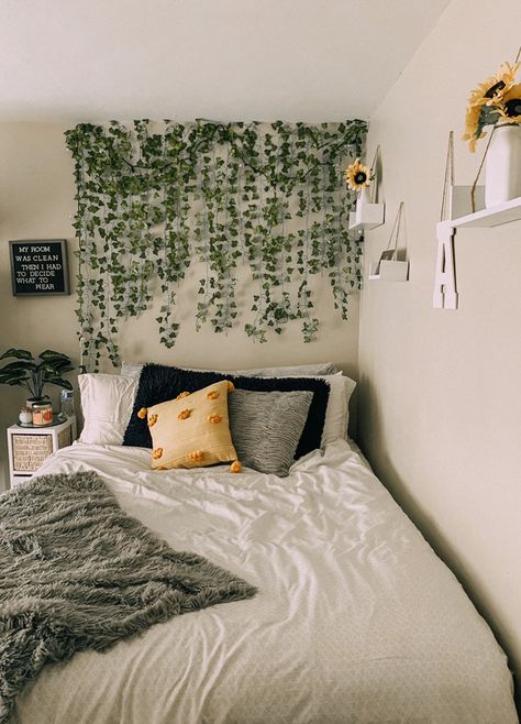 Greenery Wall, Zen Space, Dekorasi Kamar Tidur, Cute Bedroom Decor, Redecorate Bedroom, Cozy Room Decor, Dreamy Room, Teen Bedroom Decor, Cozy Room