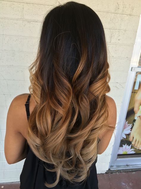 Chocolate Brown Hair With Blonde Ombre, Hair Colour Black And Blonde, Black To Brown To Blonde Ombre, Brown And Caramel Ombre, Cute Balyage Short Hair, Ombré Hair African American, Black Root Ombre Hair, Black And Carmel Hair Ideas, Black Hair With Ombre Balayage