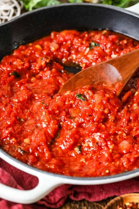 Arrabiata sauce is a SPICY hot Italian tomato sauce. My version simmers a few simple ingredients to create a high quality sauce in less than an hour! Arribita Sauce Recipe, Best Tomato Pasta Sauce, Fra Diavolo Sauce, Spicy Red Sauce, Diavolo Sauce, Tomato Dipping Sauce, Pasta Arrabiata, Arrabiata Sauce, Italian Tomato Sauce