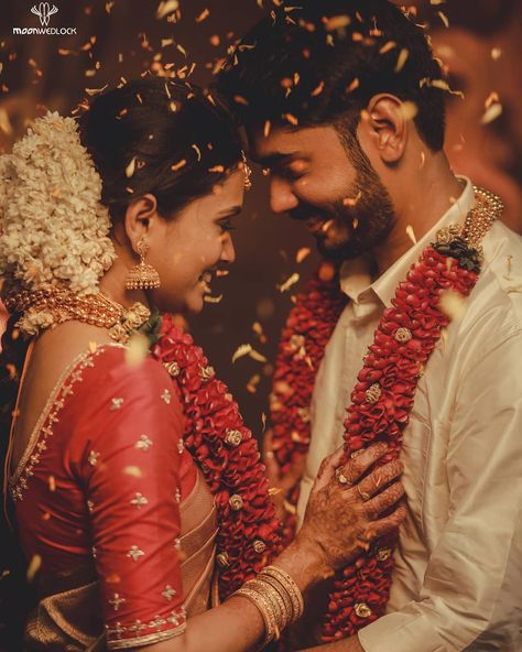 #keralaweddingphotography #keralahinduwedding #keralawedding #weddingcandidphotography #candidphoto #candidphotography #momments… Marriage Photoshoot, Marriage Poses, Indian Wedding Pictures, Shooting Couple, Indian Wedding Poses, Kerala Wedding Photography, Bride Photos Poses, Marriage Photography, Wedding Stills