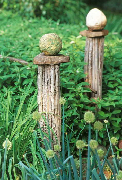 Pot Art, Garden Posts, Garden Art Sculptures Diy, Have Inspiration, Garden Art Projects, Garden Yard Ideas, Garden Art Crafts, Unique Gardens, Garden Art Sculptures