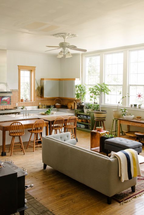 Old Schoolhouse Aesthetic, Remodeled Schoolhouse, School Turned Into Home, Old School House Renovation, Schoolhouse Bedroom, Schoolhouse Decor, Schoolhouse Kitchen, One Room Schoolhouse, Old Schoolhouse