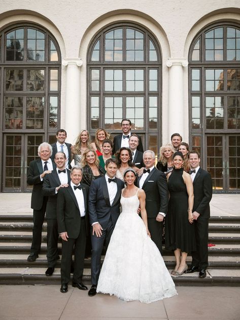 Wedding Photo Ideas With Guests, Formal Wedding Family Portraits, Editorial Wedding Family Photos, Wedding Family Formals, Large Group Wedding Photos, Family Formals Wedding, Family Shots Wedding, Formal Family Wedding Photos, Wedding Photo With Family