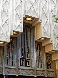 Art Deco | Exterior detail, Sinclair Building, Main Street, Fort Worth, Texas, U.S.A. Designed by Wiley G. Clarkson, 1930. What Is Art Deco, Art Deco Exterior, Arte Art Deco, Architecture Art Nouveau, Art Deco Inspiration, Art Deco Decor, Art Deco Buildings, Chrysler Building, Deco Decor