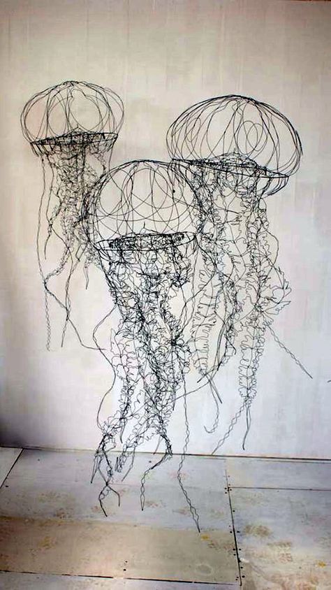 Extraordinary Line And Wire Sculptures (8) Kattokruunu Diy, Drátěná Socha, Line Sculpture, Sculptures Sur Fil, 3d Pen Art, Art Fil, Wire Art Sculpture, Art Wire, Soyut Sanat Tabloları