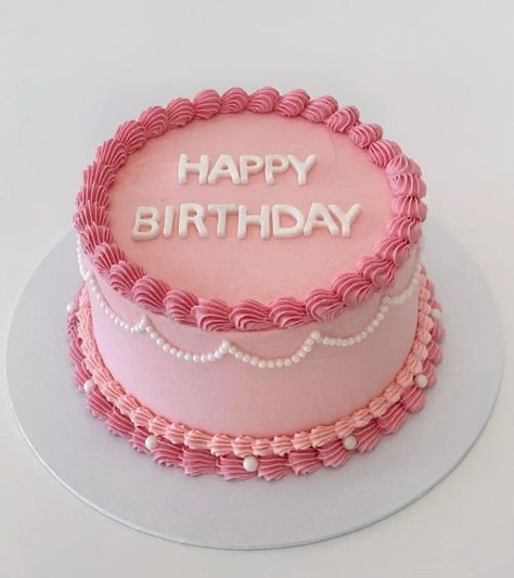 22 Unique Vintage Cake Ideas For A Memorable Birthday Party. - The Perfect Cake Idea Birthday Cake Women Simple, Pink Birthday Cake Decorations, Simple Princess Birthday Cake, Princess Birthday Cake Ideas Simple, Birthday Cakes For 12 Year Girl, Vintage Cakes Birthday Aesthetic, Simple Small Cake, Cake Vintage Aesthetic, Vintage Bday Cake