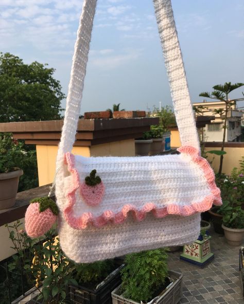 Crochet Strawberry Messenger Bag 🍓✨ Dm to order!! . . . . . #crochet #crochetmessengerbag #handmadewithlove #aesthetics #dmtootder #smallbusiness #like #share Crochet Messenger Bag, Crochet Strawberry, Crochet Bag Pattern Free, Crochet Business, Crochet Design Pattern, Kawaii Crochet, Crochet Fashion Patterns, Quick Crochet, Fun Crochet Projects