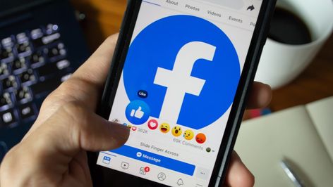 Facebook may soon hide 'like' counts to stop you fighting for attention Facebook Lite Login, Facebook Users, About Facebook, Facebook Profile, Facebook Ad, Facebook Posts, Bobby Brown, Millie Bobby Brown, Kung Fu