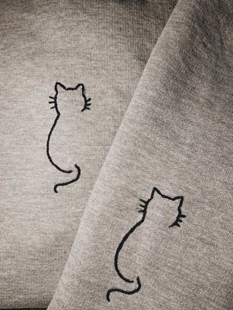 Embroidery Ideas For Sweatshirts, Cat Embroidery Ideas, Cat Hand Embroidery, Embroidery Black Tshirt, Cats Embroidery, Cat Embroidery Pattern Free, Embroidery Designs Tshirt, Hand Embroidery Sweatshirt Ideas, How To Embroider A Cat