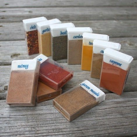 Repurposed TicTac Boxes for Travel Spices Camping Diy Projects, Astuces Camping-car, Auto Camping, Camping Diy, Spice Storage, Spice Containers, Utila, Mountain Dew, Rv Stuff