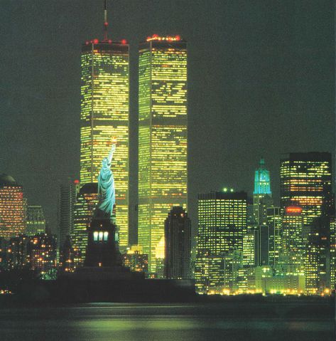 Vintage image of the twin towers at night in New York City World Trade Center Nyc, New York Night, Nyc Aesthetic, Twin Towers, World Trade, World Trade Center, Night City, City Aesthetic, Pics Art