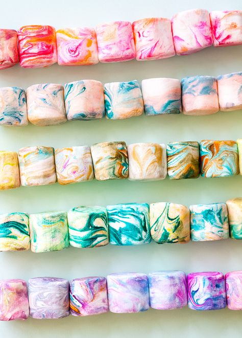 DIY Marbled Store-Bought Marshmallows | Handmade Charlotte Decorated Marshmallows, Tie Dye Cupcakes, Marshmallow Cupcakes, Jet Puffed Marshmallows, Happy Crafts, Candy Kabobs, Marshmallow Dip, Tie Dye Party, Handmade Charlotte