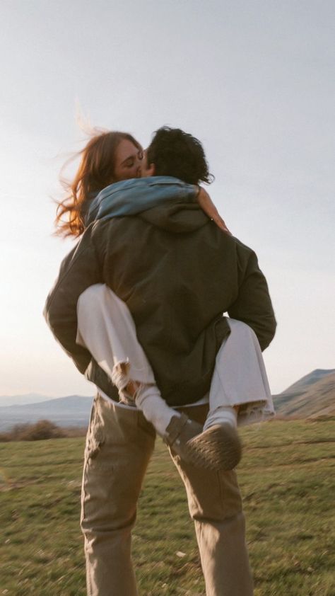 Montana Couple Photos, Boho Couple Aesthetic, Germany Engagement Photos, Overall Engagement Photos, Cliffside Couple Photoshoot, Filmy Couple Photography, Hidden Engagement Photos, Timeless Couples Photoshoot, Countryside Couple Aesthetic