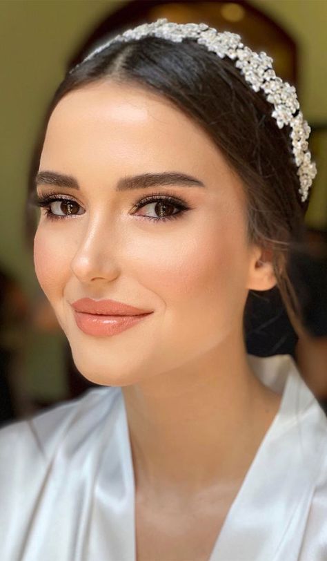 75 Wedding Makeup Ideas To Suit Every Bride - Bridal Makeup ideas , wedding makeup looks for brunettes,natural bridal makeup #weddingmakeup #makeup #prommakeup  how to get your weight loss: shorturl.at/egqBU Bridal Makeup For Brown Eyes, Natural Wedding Makeup Looks, Bride Makeup Natural, Simple Wedding Makeup, Wedding Makeup Ideas, Bentuk Alis, Wedding Makeup For Brown Eyes, Best Wedding Makeup, Bridal Makeup Natural