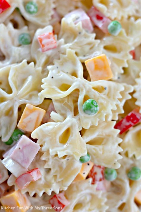 Classic Pasta Salad Recipes Cold, Pasta Salad Recipes With Peppers, Healthy Party Side Dishes, Pasta Side Dishes Cold, Cold Spaghetti Salad Recipes With Mayo, Farfalle Pasta Salad Recipes, Cold Pasta Dishes Recipes, Simple Tossed Salad Recipes, Easy Cold Pasta Salad Recipes Lunch Ideas