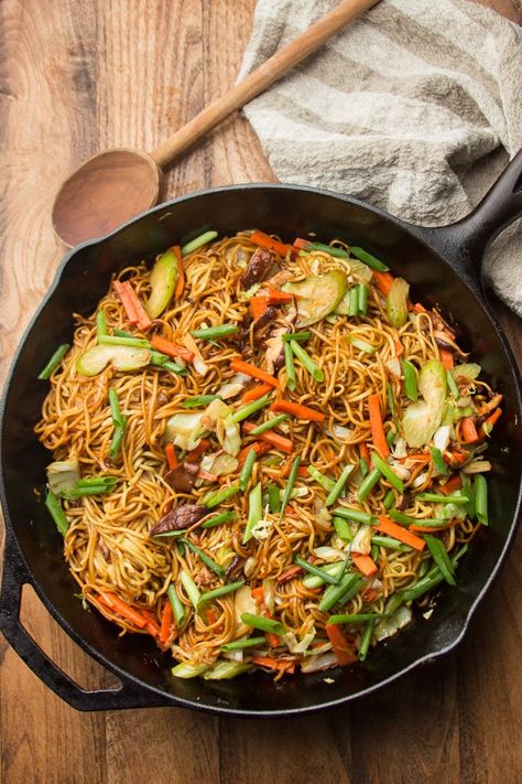 Veg Chow Mein Recipe, Vegetarian Chow Mein Recipe, Veggie Chow Mein, Chow Mein Recipe Vegetable, Veg Chowmein, Vegan Chow Mein, Vegetable Chow Mein, Vegan Stir Fry, Crispy Noodles