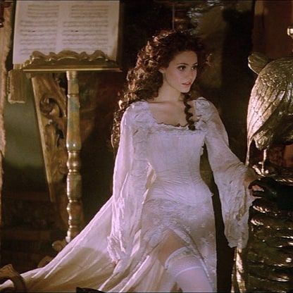 🇷🇴 Bianca🌿 on Instagram: “Emmy Rossum as Christine Daaé in The Phantom of the Opera*2004*. I didn't even noticed that Emmy was in this movie. I watched it when I was…” Phantom Of The Opera 2004, Vicky Krieps, Opera Dress, Cold Heart, Christine Daae, Music Of The Night, The Phantom Of The Opera, Emmy Rossum, By Any Means Necessary