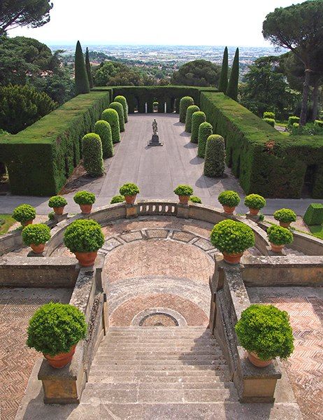 Piazzale Quadrato one of the papal gardens at Castel Gandolfo. The Roman Villa of Septimus Severes once over looked these gardens. Roman Garden, مركز ثقافي, Roman Villa, Gardens Of The World, Earthly Delights, Topiary Garden, Garden Of Earthly Delights, Formal Garden, Large Garden