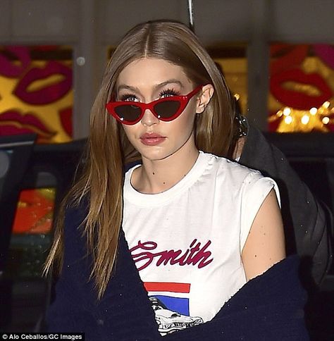 Lolita: Despite the dark and dreary 40F-degree weather, Gigi (born Jelena) rocked a cherry red pair of cat-eye sunglasses for her evening jaunt Red Sunglasses Outfit, Sunglasses For Your Face Shape, Fashionista Outfits, Look 80s, Celebrity Sunglasses, Colour Trend, Gigi Hadid Style, Sunglasses Outfit, Summer Shopping