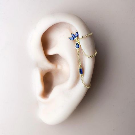 Unique Cartilage Piercing, Forward Helix To Helix Chain, Anti Helix Piercing Jewelry, Piercings With Chains, Fantasy Ear Piercings, Cartilage Piercing Placement, Doubles And Helix Piercing, Cartilage Earrings Aesthetic, Flower Helix Piercing